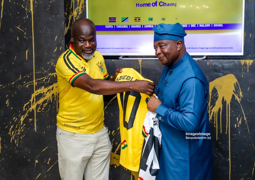 Watch the moment Kaysports CEO Kwame Owusu-Ameyaw honored Ghanaian football icon Abedi Pele